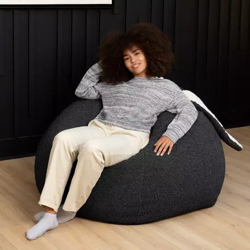 Grand pouf poire ovale en forme de lapin avec oreilles