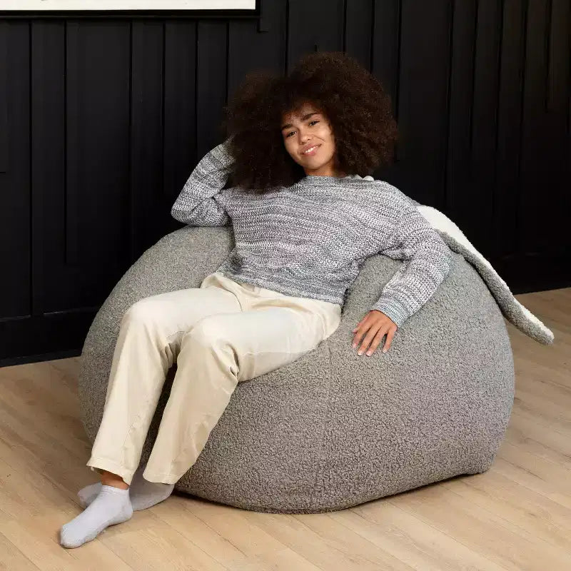 Grand pouf poire ovale en forme de lapin avec oreilles