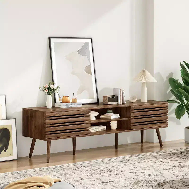 Meuble TV moderne d'inspiration médiévale, adapté aux téléviseurs de moins de 70 pouces, avec compartiments de rangement. Meuble TV en bois, pour le salon.