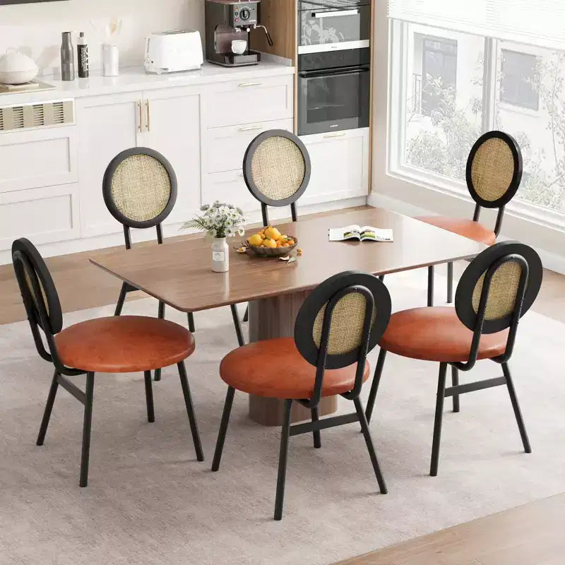 Chaises de salle à manger modernes rembourrées avec dossier en rotin naturel et pieds en métal