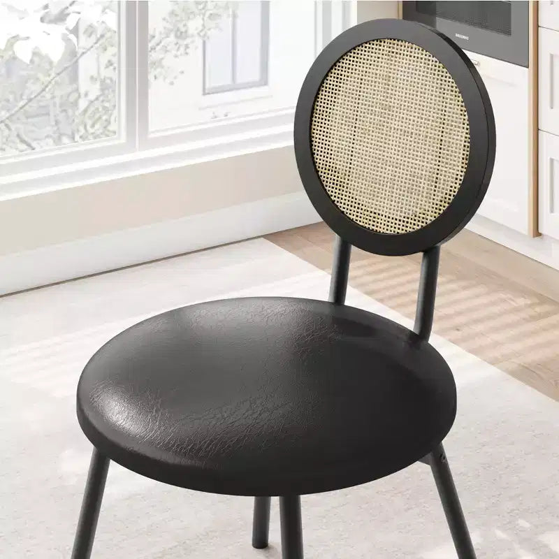 Chaises de salle à manger modernes rembourrées avec dossier en rotin naturel et pieds en métal