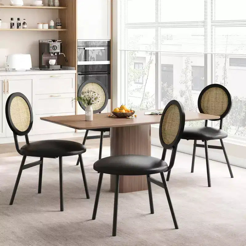 Chaises de salle à manger modernes rembourrées avec dossier en rotin naturel et pieds en métal