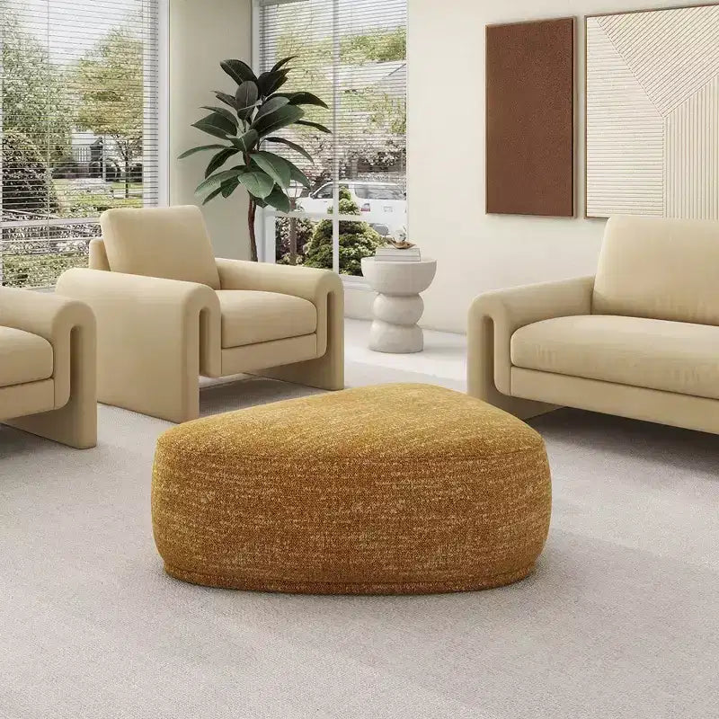 Pouf cocktail triangulaire arrondi de 44 pouces